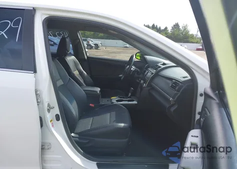 2013 Toyota Camry Se z USA, uszkodzony, nr VIN 4T1BF1FK2DU640078